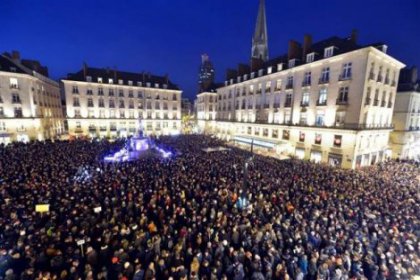 Paris'te saldırıyı protesto gösterisi