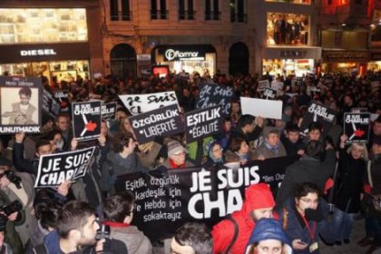 Paris'teki saldırı Taksim’de protesto edildi