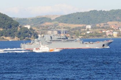 Rus savaş gemisi Çanakkale Boğazı'ndan geçti