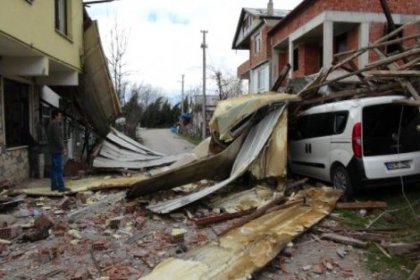 Şiddetli lodos Kocaeli’de de etkili oluyor