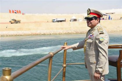 Sisi 'Çılgın Projesi' Yeni Süveyş Kanalı'nı Açtı