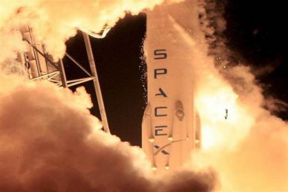 SpaceX'in Falcon roketi ‘tarihi’ inişini gerçekleştirdi