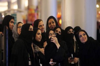 Suudi Arabistan'da kadınlar ilk kez sandıkta
