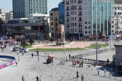 Taksim'de şüpheli çanta alarmı