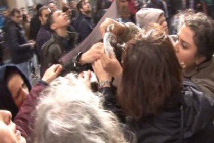 Taksim'deki protestoda kafasına binadan kopan tahta düştü