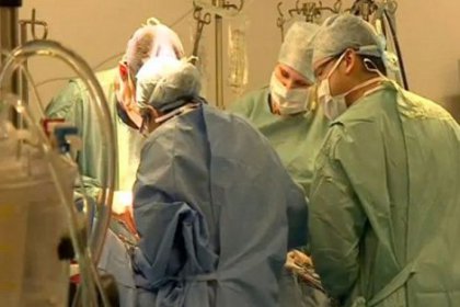 Türk hastaya Avrupa’da ilk kez durmuş kalp