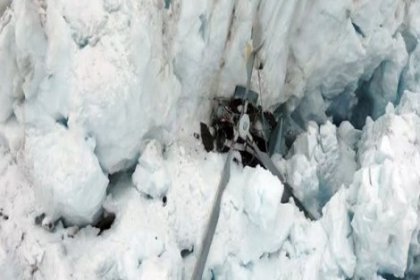 Yeni Zelanda'da turist taşıyan helikopter buzula düştü