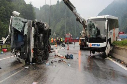 Yollar kan gölüne döndü