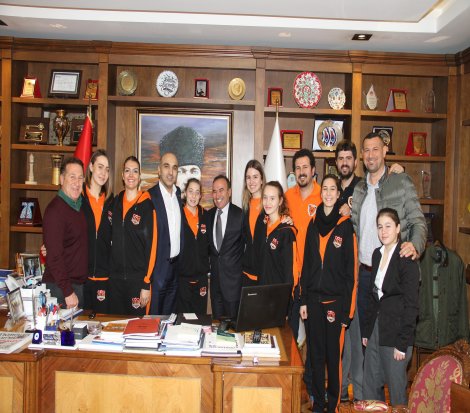 1. Lig yolundaki Dostlukspordan Başkan Kerimoğlu'na ziyaret