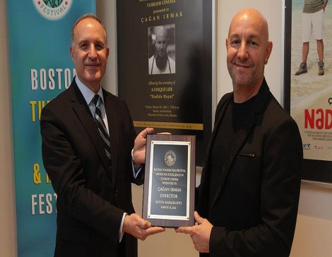 15. Boston Türk Film Festivali'nde yönetmen Irmak'a ödül...