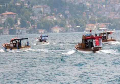 2 bin 500 tekne İstanbul Boğazı’nda terörü lanetledi