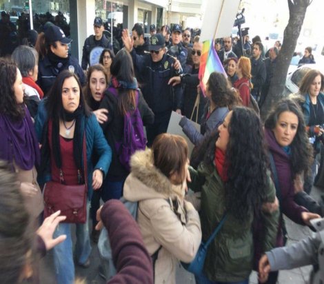 Ankara'da kadınların eylemine polis müdahalesi