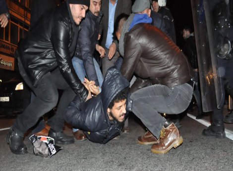 Ankara'daki saldırıyı protesto eden gruba müdahale: 16 gözaltı