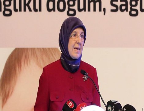 Bakan: Normal doğum olmaz, doğumun kendisi normaldir