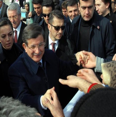 Başbakan Davutoğlu: Ülkeyi bölmek isteyenler başarısız olacak