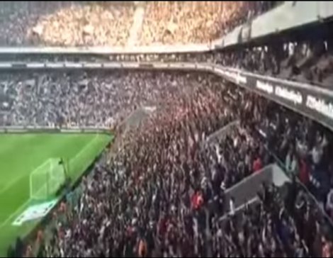 Beşiktaş taraftarı haykırdı 'Türkiye laiktir laik kalacak'