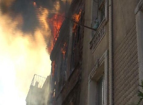 Beyoğlu'nda korkutan yangın
