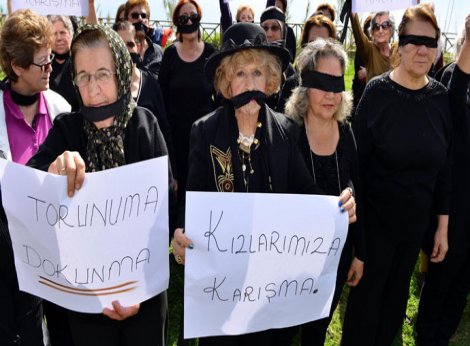 Büyükannelerden 'Torunuma dokunma' eylemi