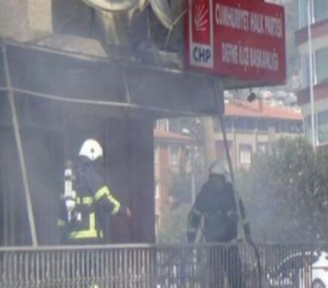 CHP ilçe binasında yangın