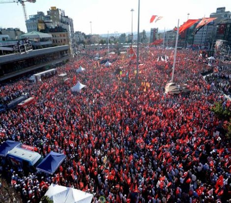 CHP'den Taksim'de Cumhuriyet ve Demokrasi mitingi