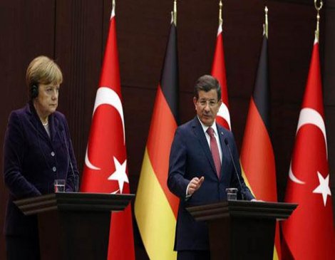 Davutoğlu ile Merkel'den ortak basın toplantısı