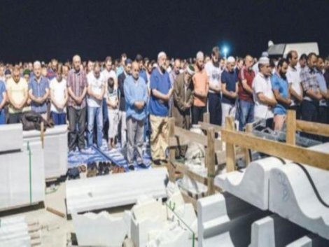 'Doğal Sit' alanından bozma camide teravih namazı