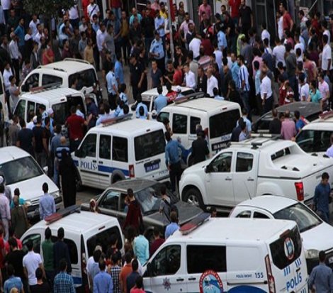 Erzurum'da 100 kişi birbirine girdi, çok sayıda yaralı var!
