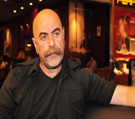 Ezel Akay: Tutuklasınlar hepimizi de bitsin bu saçmalık