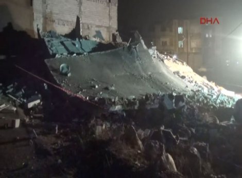 Gaziantep’te 3 katlı bina çöktü!