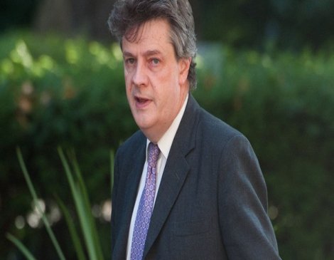İngiltere'nin AB Komiseri Jonathan Hill istifa etti