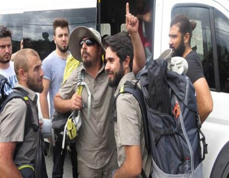 İstanbul'da 3 kişilik yürüyüşe polis müdahalesi