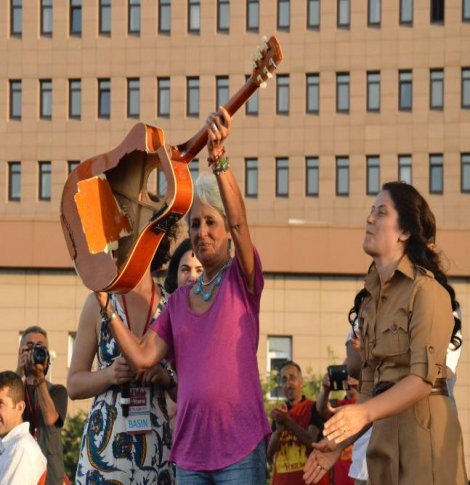 Joan Baez’den Grup Yorum’a destek mesajı