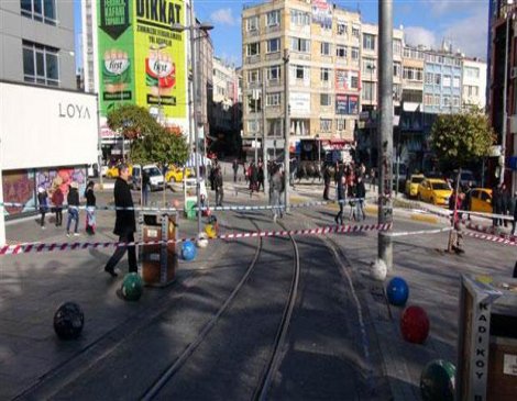 Kadıköy Altıyol'daki kafeler yıkıldı