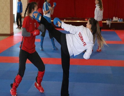 Kadınlar Karate Milli Takımı altın madalyaya kilitlendi