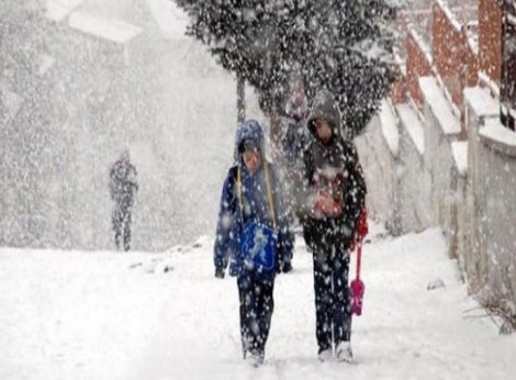 Karadeniz'de eğitime 1 günlük kar engeli