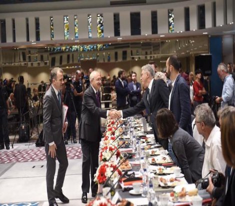 Kılıçdaroğlu, yabancı medya temsilcileriyle buluştu