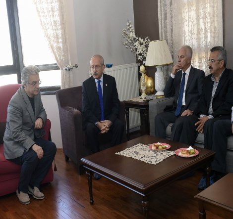 Kılıçdaroğlu'ndan Bülent Kuşoğlu'na taziye ziyareti