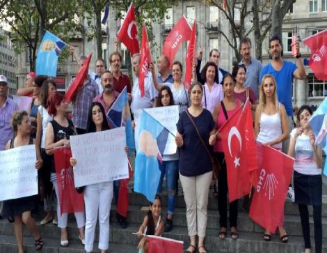 Köln'de CHP'liler Kılıçdaroğlu'na saldırıyı kınadı