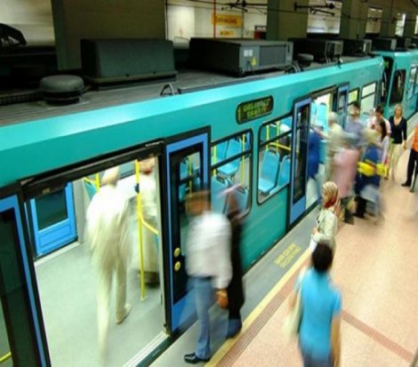 Metroda kadın yolcuya tehditler savuran kişi tespit edildi