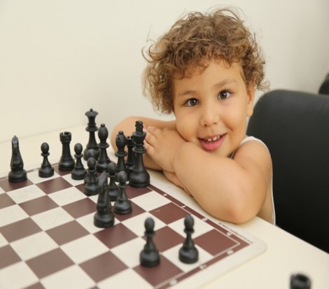 Mezitli Belediyesi yaz dönemi satranç kursu açtı