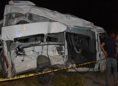Niğde’de tren servis minibüsüne çarptı: 5 ölü 11 yaralı