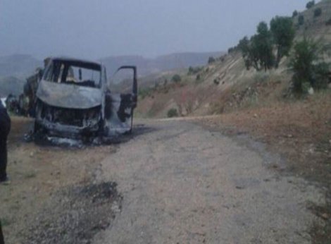 PKK'lı teröristler muhtarın içinde bulunduğu aracı yaktı!