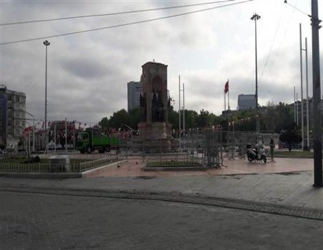 Polis Taksim'de geniş güvenlik önlemi aldı