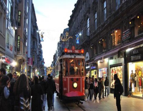 Polisten Beyoğlu esnafına 1 Mayıs şoku