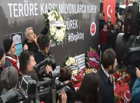 Saldırıyı kınamak için Beşiktaş'ta toplanan konsoloslara tepki
