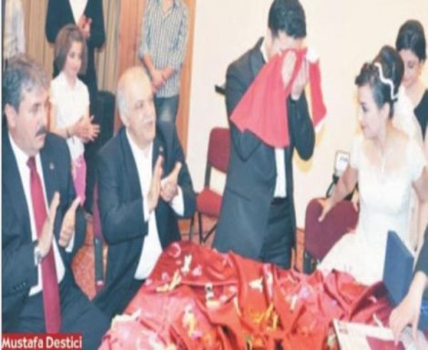 Savcı koca tutuklama istiyor, hâkim eşi karar veriyor!