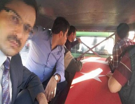 Şehit cenazesinde selfie çeken imama tepki