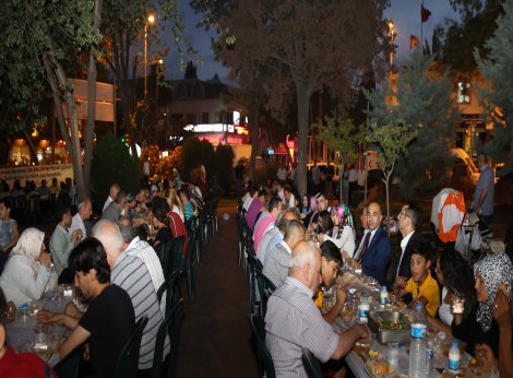 Şenlikköy Atatürk Parkı’nda iftar