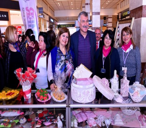 Seyhanlılar 'Sevgililer Günü' hediyesini kendi yaptı