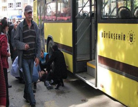 Şoför yolcunun ayağını ezdi, kaçtı!